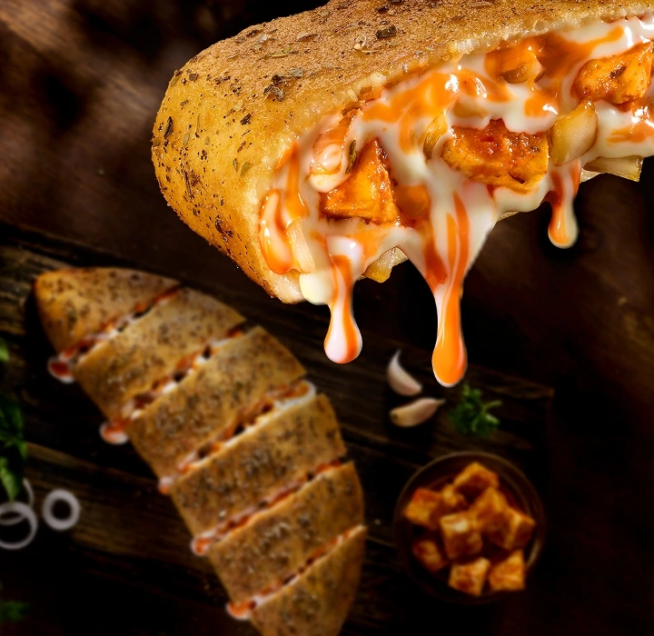 Makhani Paneer Tikka Garlic Bread
